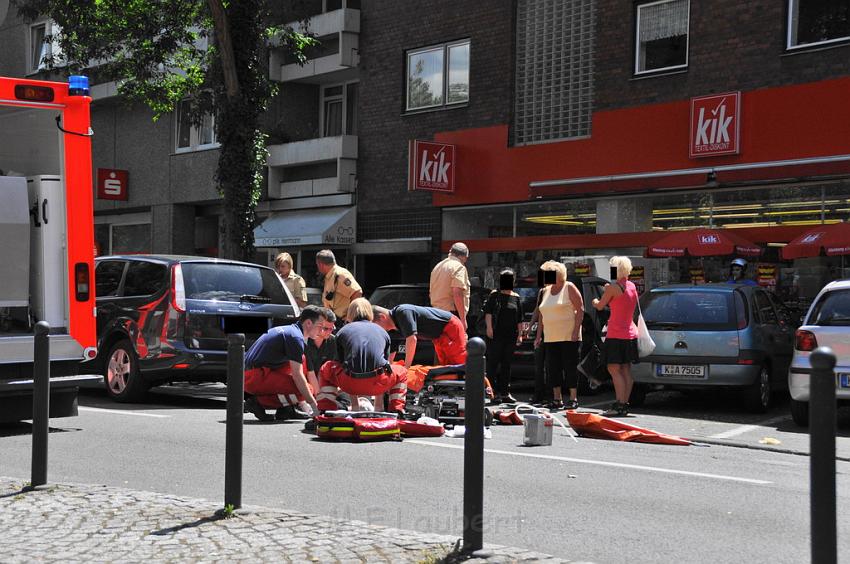 Person angefahren Koeln Gremberg Grembergerstr P06.JPG